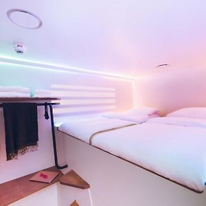 Zimmer mit zwei Einzelbetten